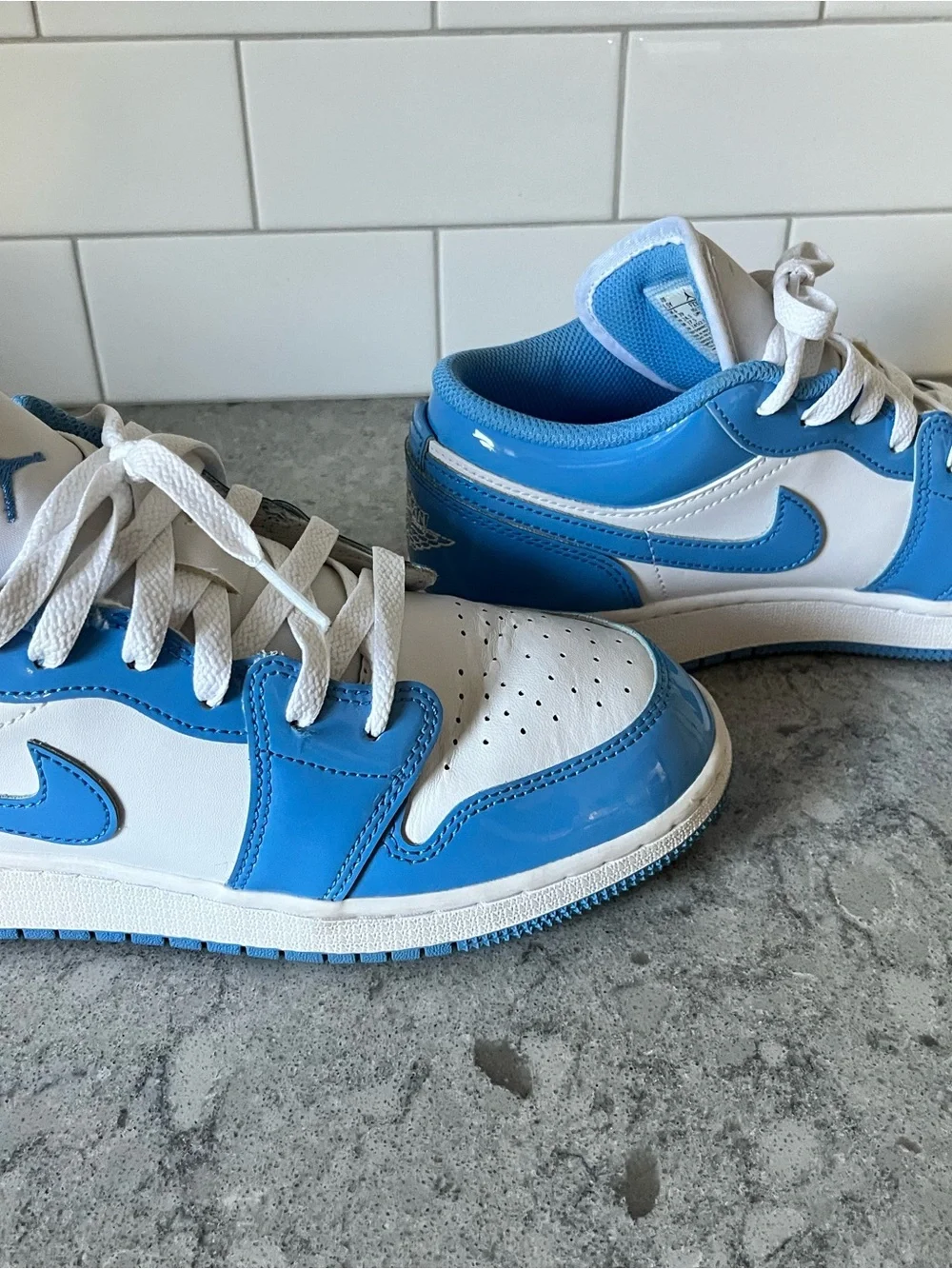 Nike Kids White and Blue Low-Top Sneakers